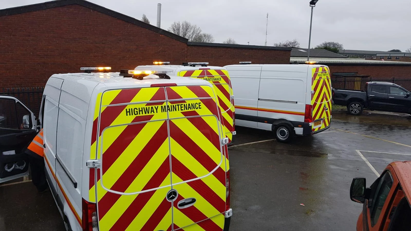 Commercial vehicle fitted with professional amber warning lights
