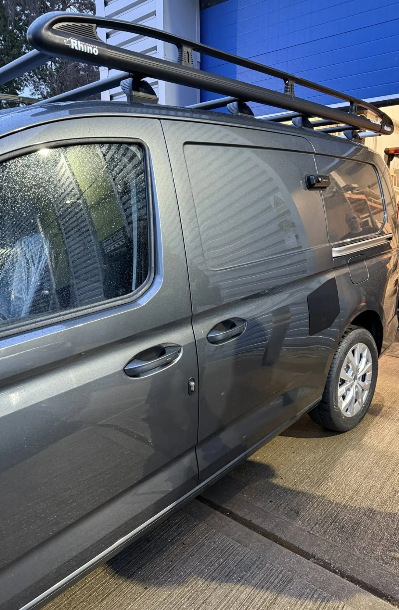 Connect LWB - Statement Locks, External Plates, Roof Rack