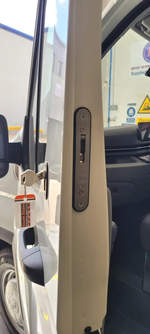 Maxus van fitted with deadlocks