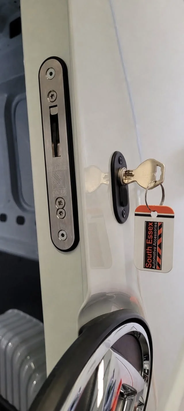 Maxus van fitted with deadlocks